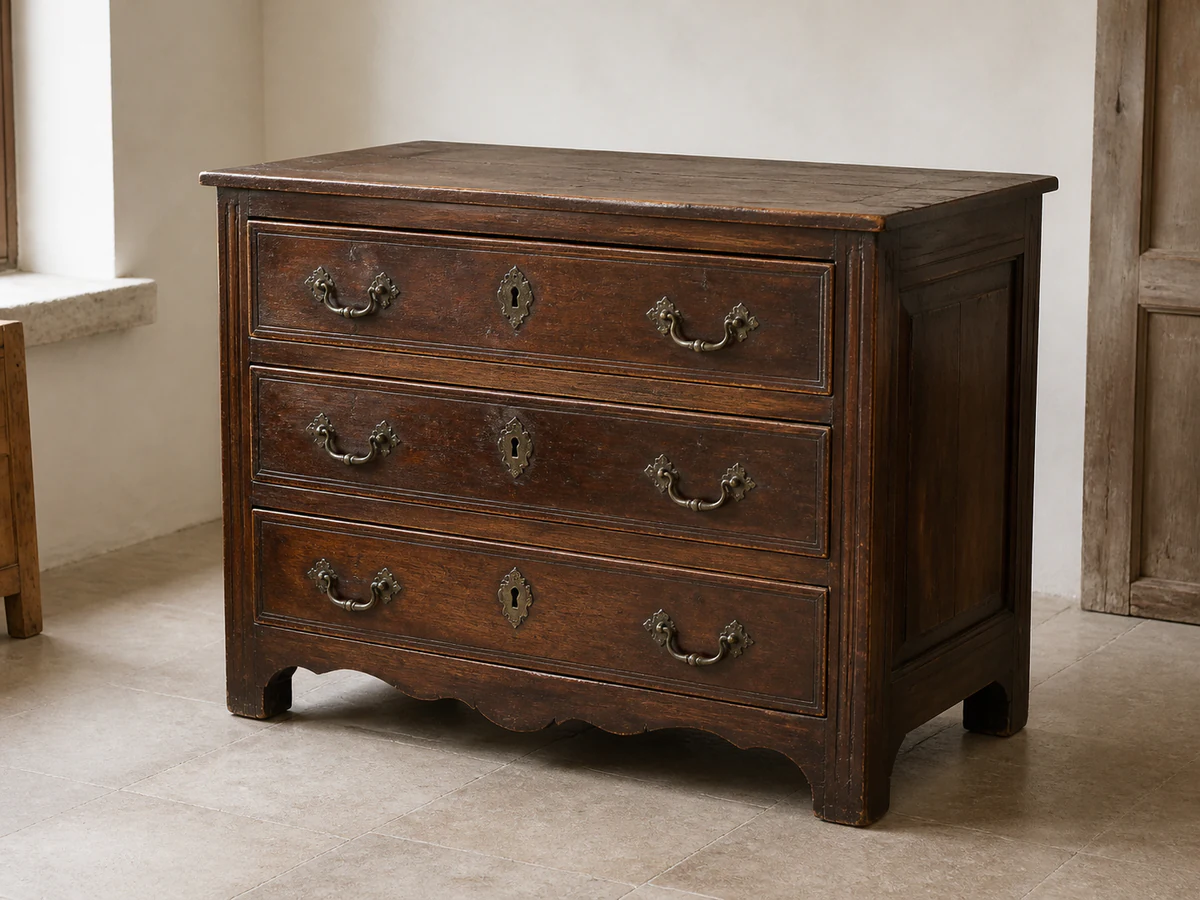 Simulation illustrative d'une commode ancienne en bois avant modernisation